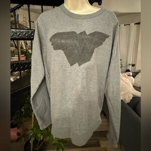 Heather Gray- Wonder Woman vintage themed sweatshirt- Junk Food
Size Large